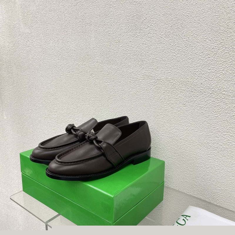 bo*te*ga Ve*ne*ta leather shoes